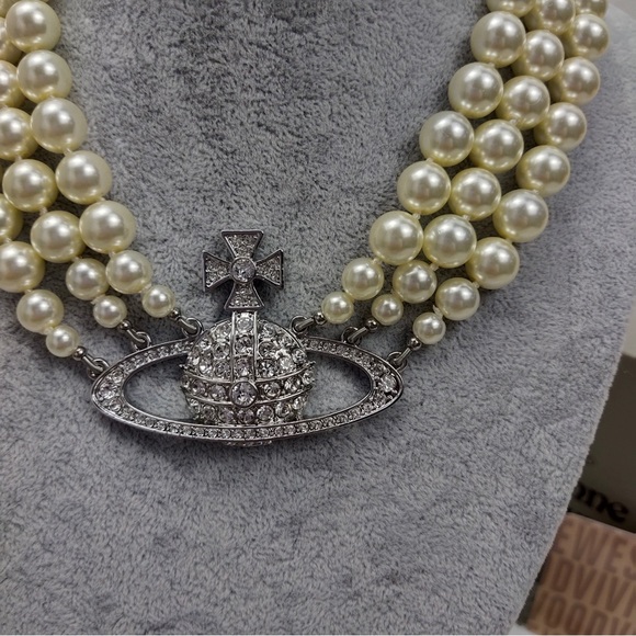 Vivienne Westwood Three Row Pearl Bas Relief Choker - Picture 3 of 6